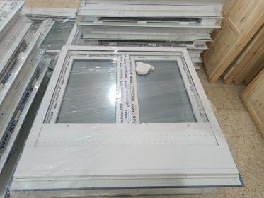 Fenêtre ouvrante avec rideau double vitrage profil Kosko simple